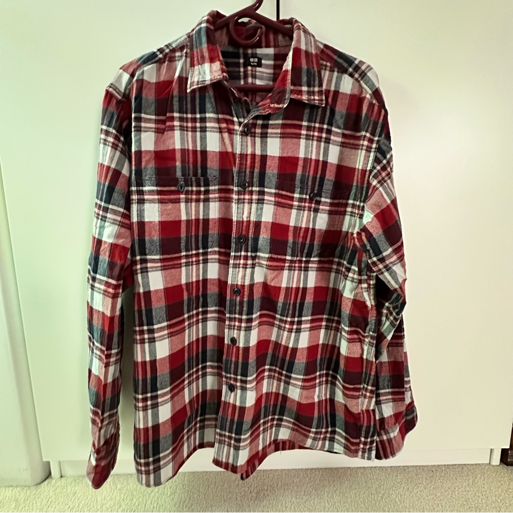 Uniqlo Red and Black Plaid Casual Button Down Long Sleeves Shirt XL